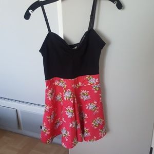 Love, Fire Floral Romper sz xsmall